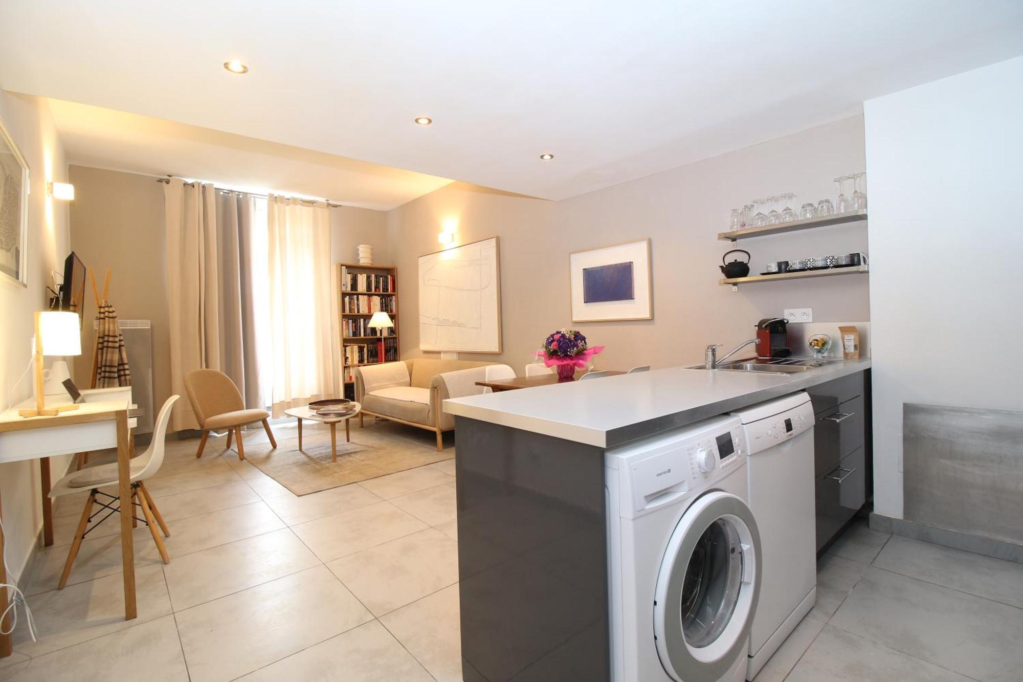 APPARTEMENT SPACIEUX ET COSY - HYPER-CENTRE - FREE WIFI - 2 pers Avignon Extérieur photo