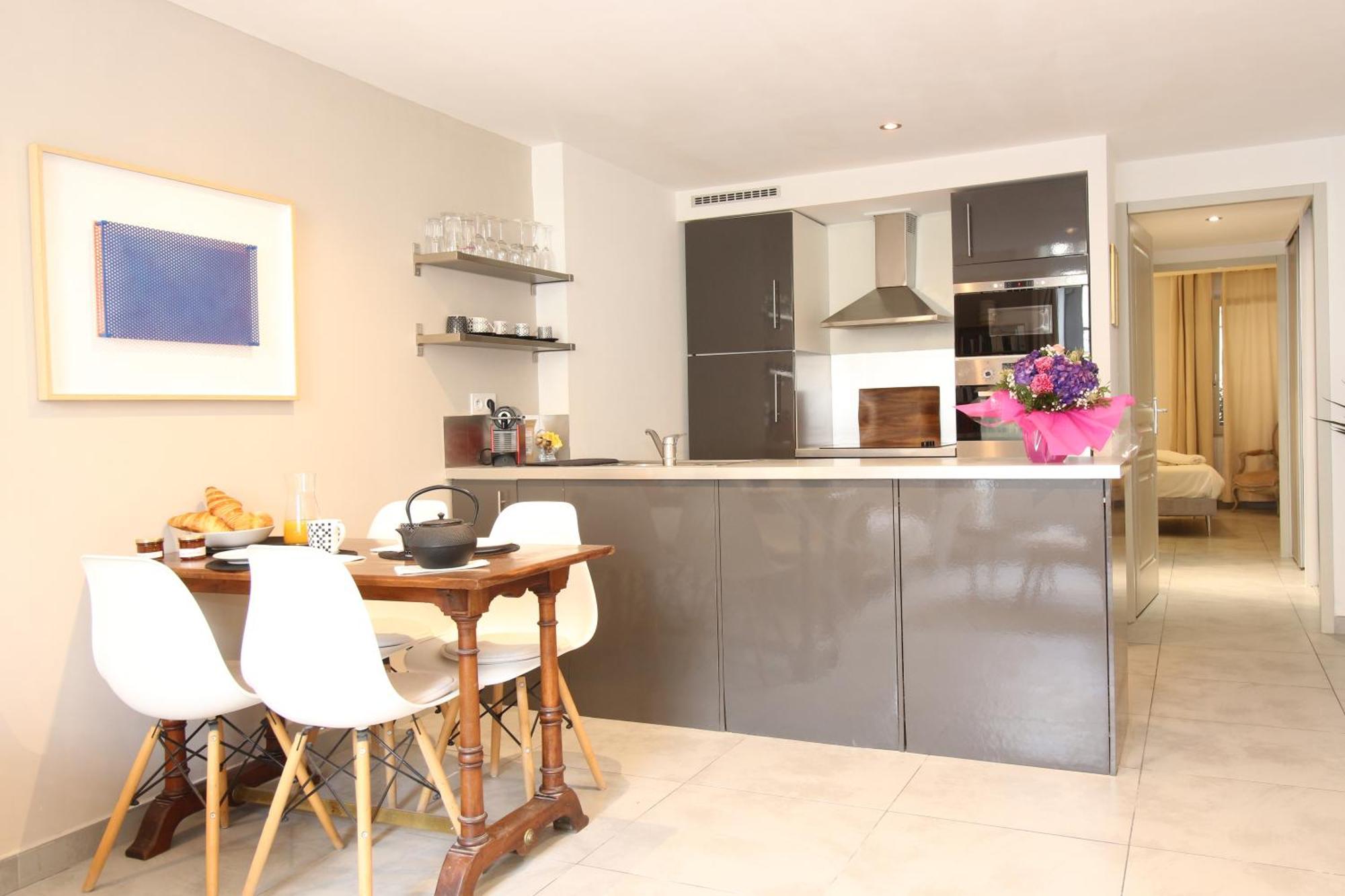APPARTEMENT SPACIEUX ET COSY - HYPER-CENTRE - FREE WIFI - 2 pers Avignon Extérieur photo