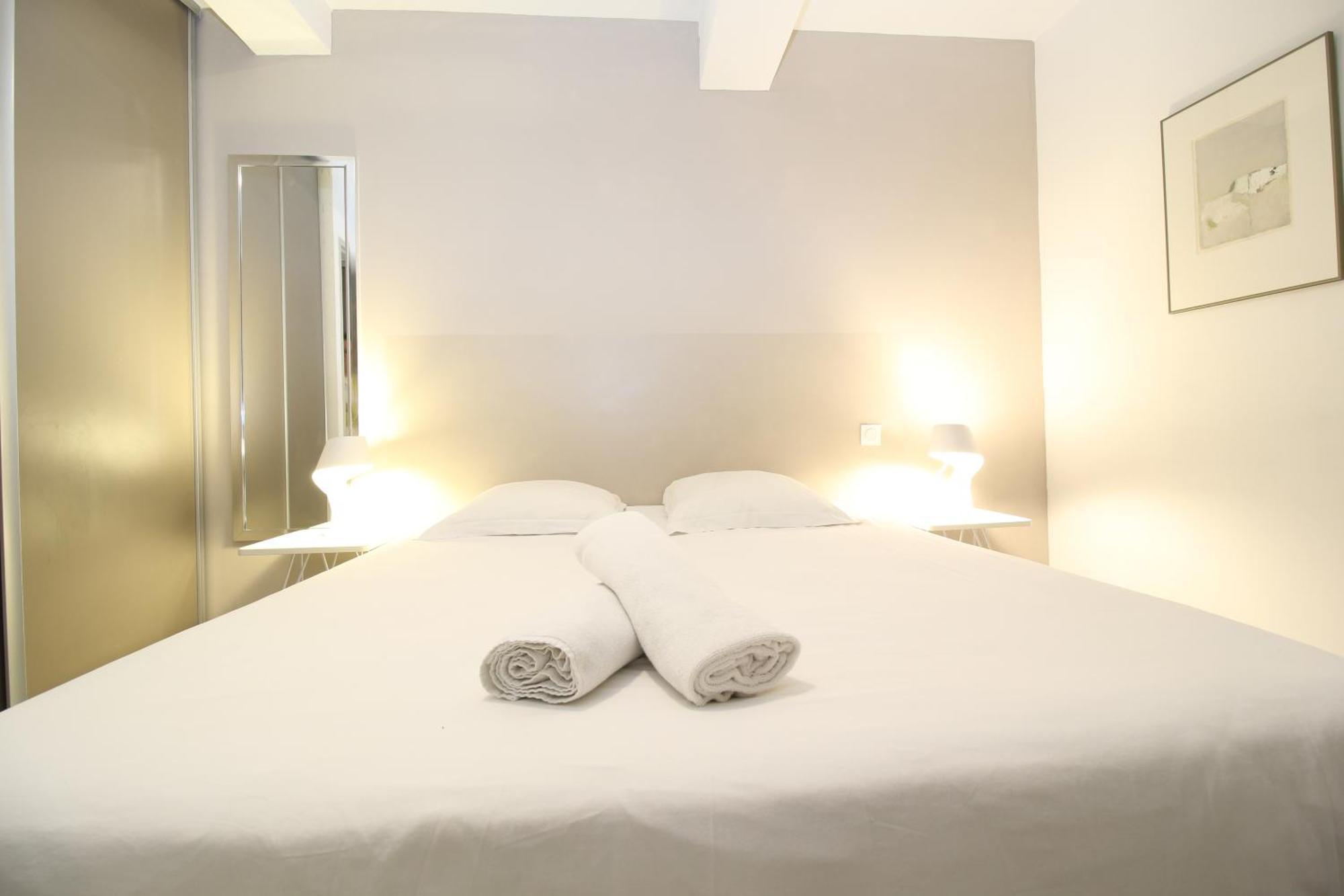 APPARTEMENT SPACIEUX ET COSY - HYPER-CENTRE - FREE WIFI - 2 pers Avignon Extérieur photo
