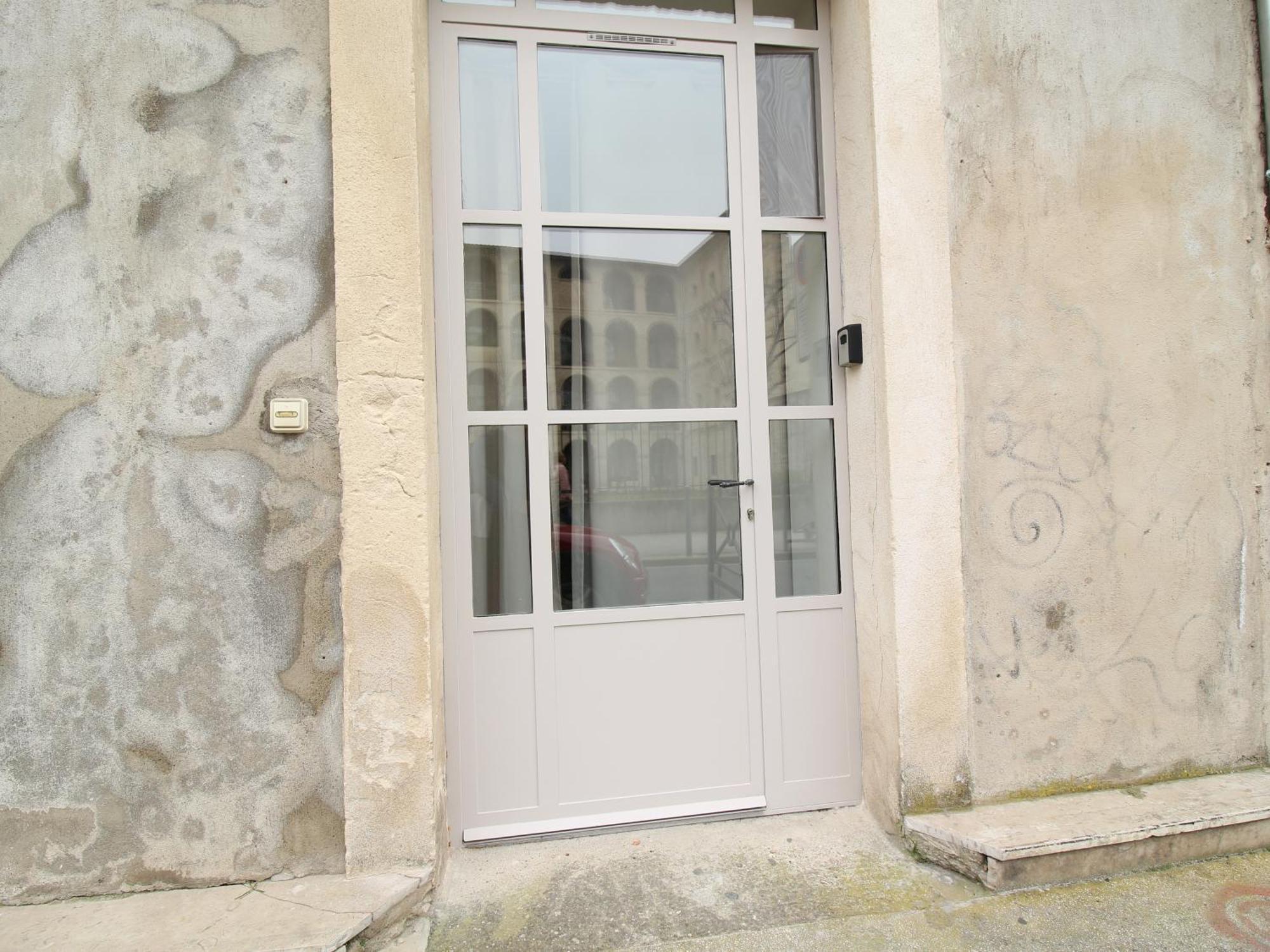 APPARTEMENT SPACIEUX ET COSY - HYPER-CENTRE - FREE WIFI - 2 pers Avignon Extérieur photo